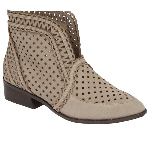 CECELIA NEW YORK Shoes - Cecelia New York Tate Suede Bootie Size 8 1/2